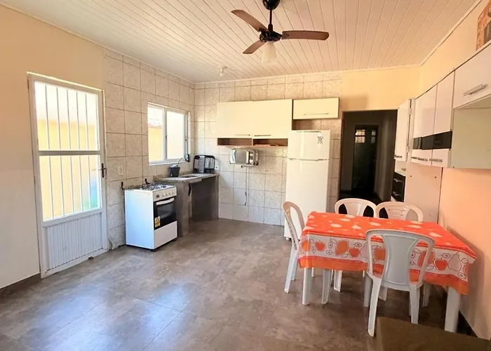 Casa Condomínio para até 8 pessoas 300m da praia